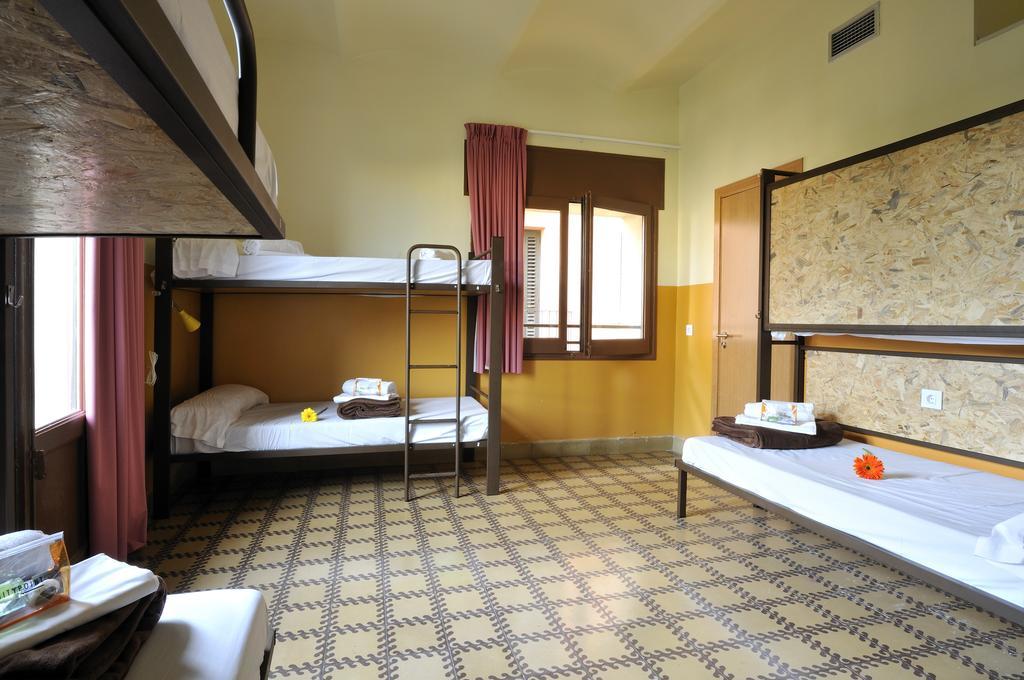 Hostal Equity Point Hostel Girona *