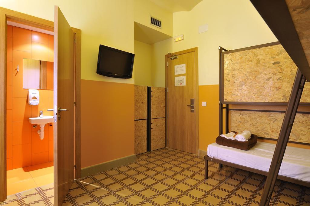 Hostal Equity Point Hostel Girona