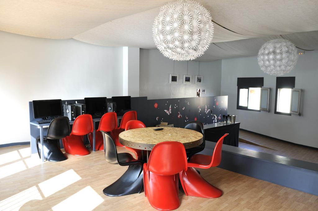 Hostal Equity Point Hostel Girona *